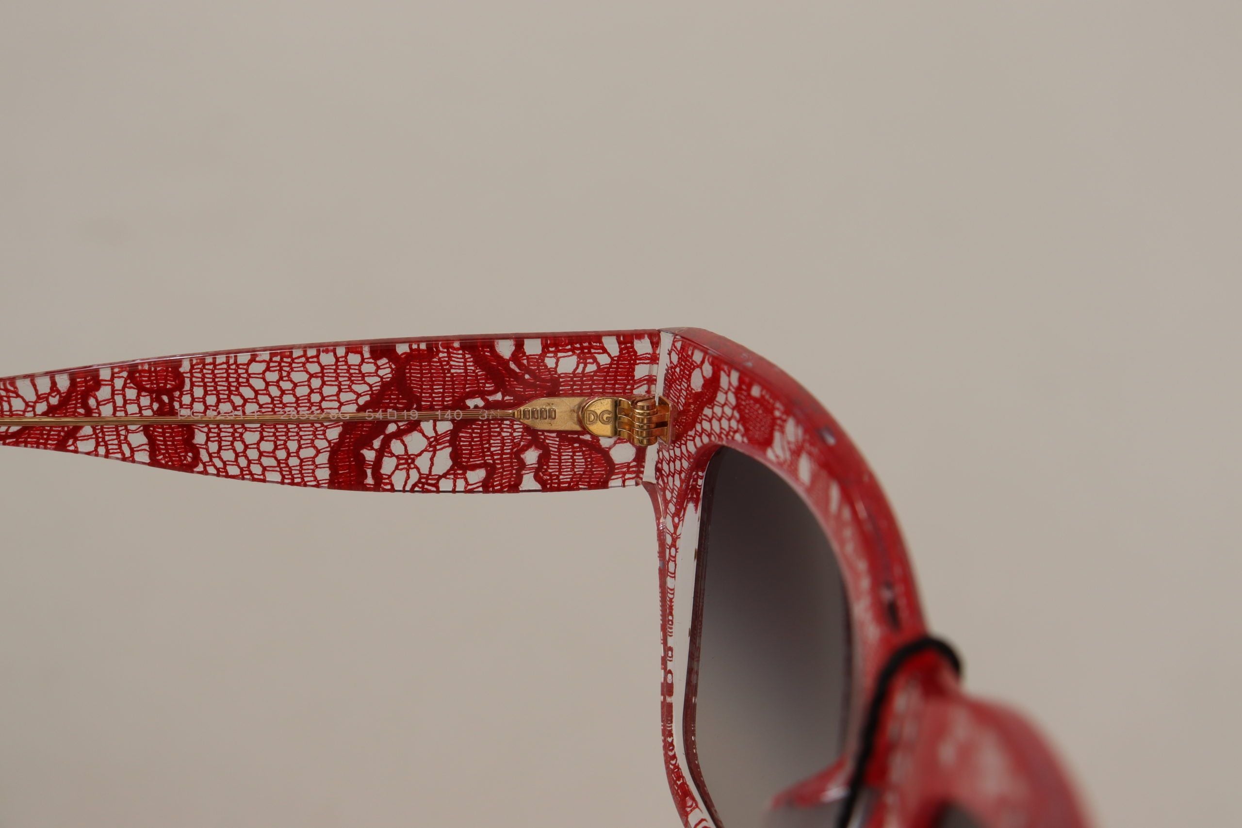 Dolce &amp; Gabbana Lunettes de soleil élégantes avec insert en dentelle sicilienne