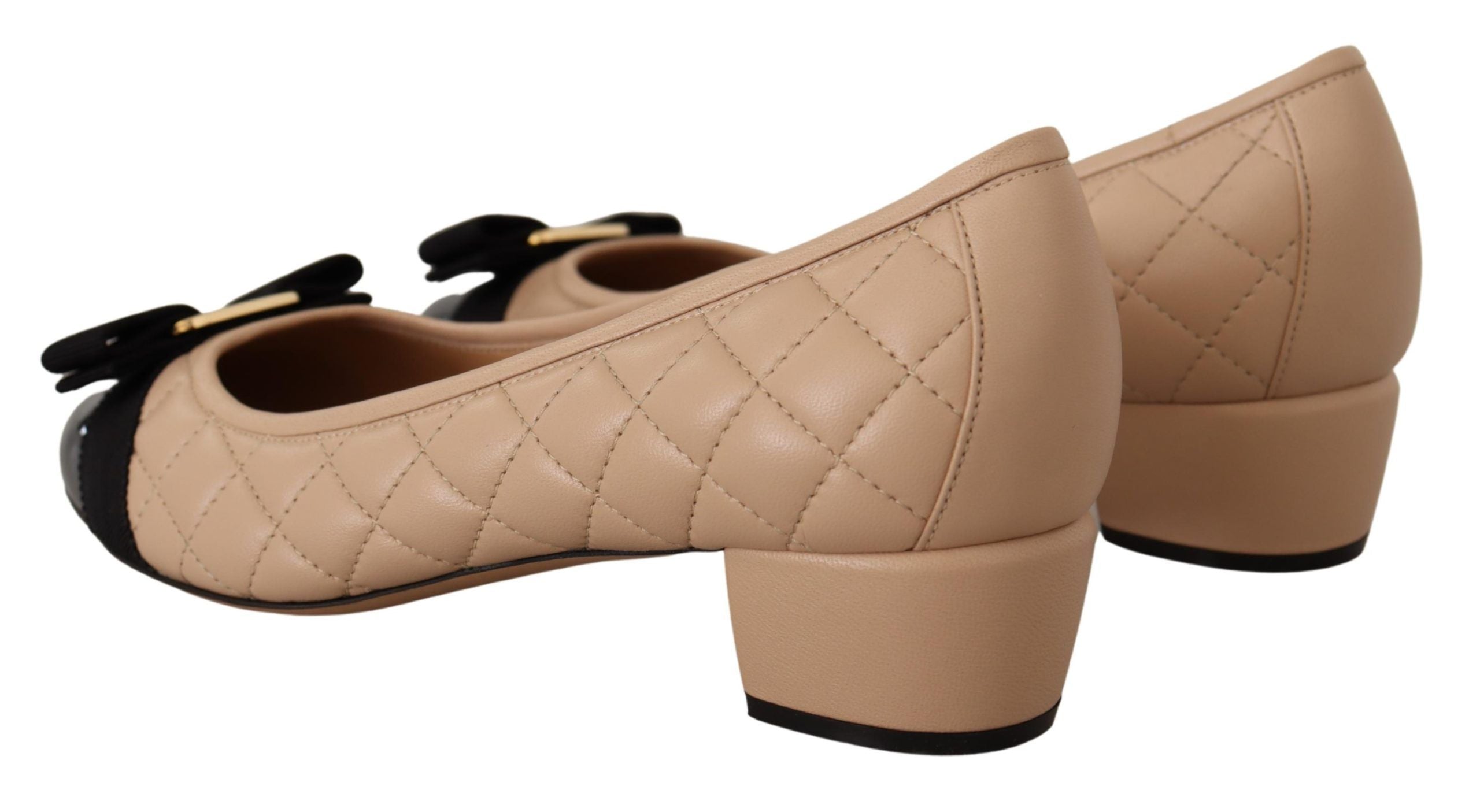 Salvatore Ferragamo Élégants escarpins en cuir matelassé beige et noir