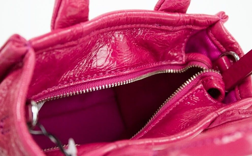 Marc Jacobs The Shiny Crinkle Micro Tote Sac à bandoulière en cuir magenta Sac à main