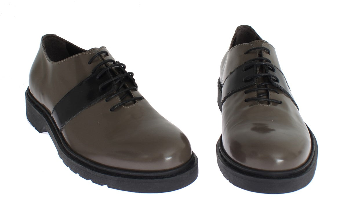 AI_ Chaussures à lacets élégantes en cuir marron gris