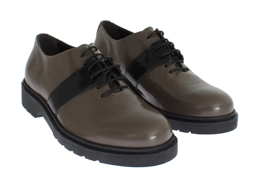 AI_ Chaussures à lacets élégantes en cuir marron gris