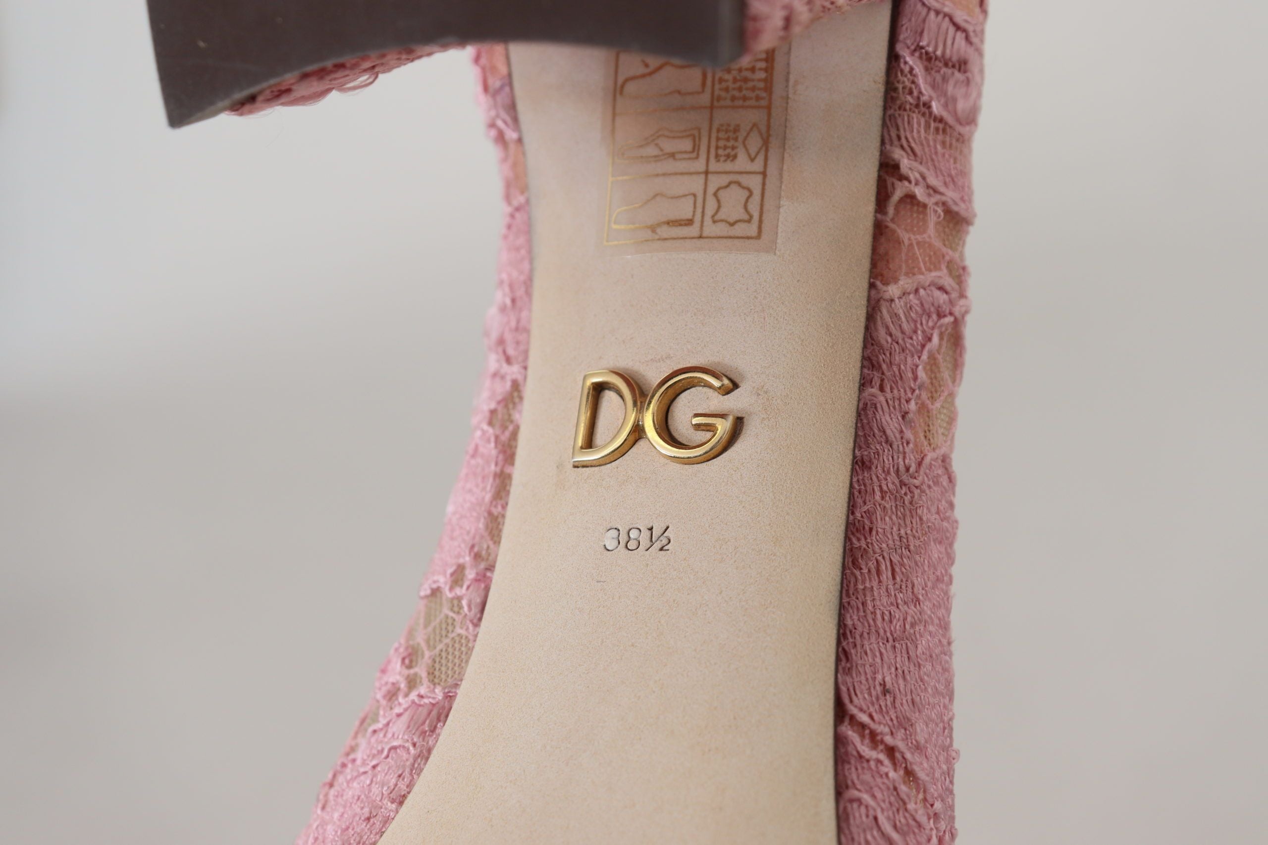 Dolce &amp; Gabbana Escarpins ornés de cristaux en dentelle rose pastel