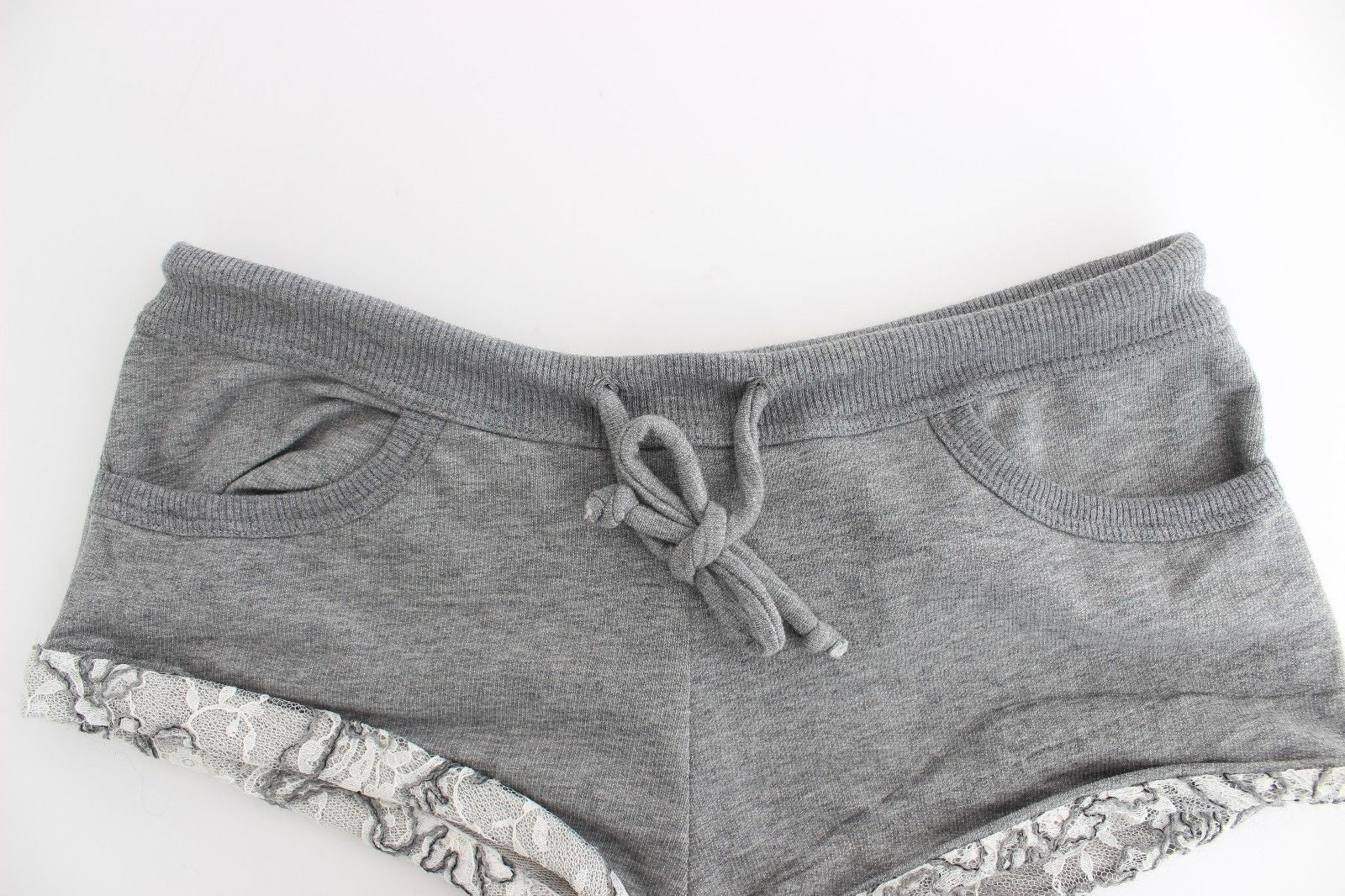 Ermanno Scervino Mini short gris chic bordé de dentelle