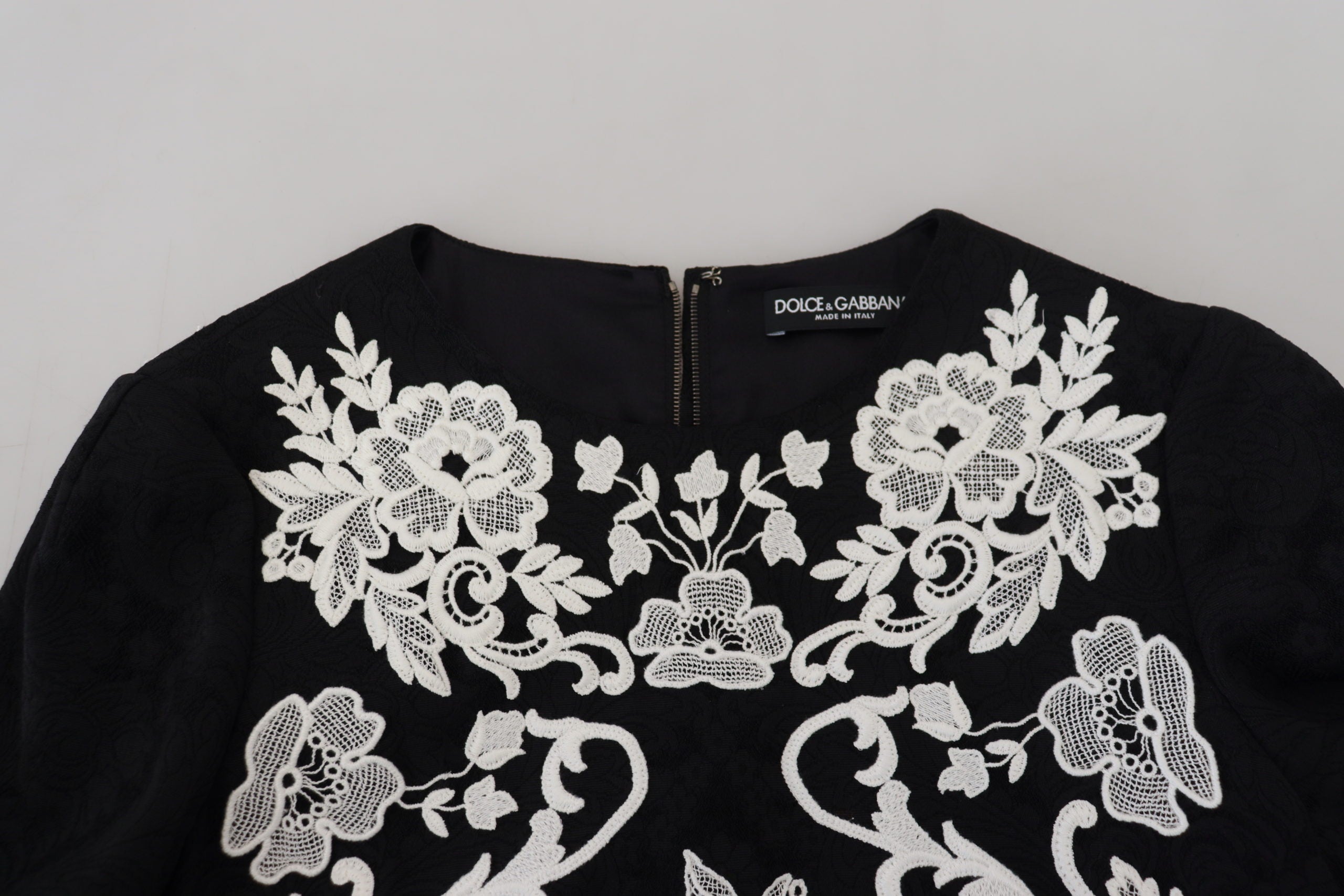 Dolce &amp; Gabbana Mini-robe trapèze noire élégante avec bordure en dentelle