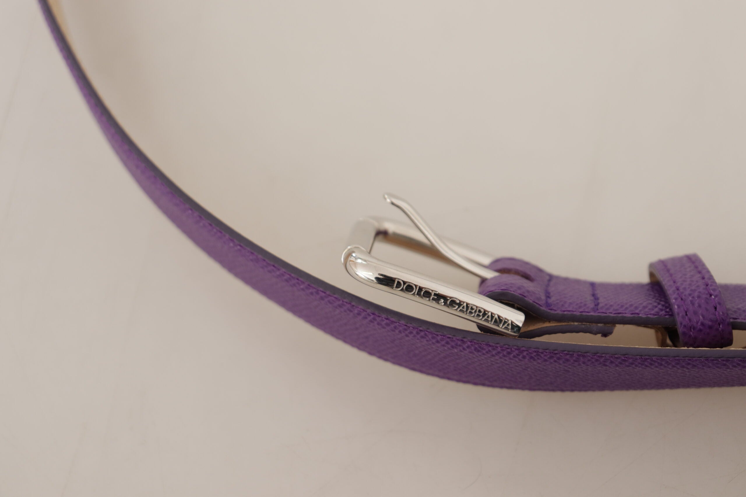 Dolce &amp; Gabbana Ceinture élégante en cuir violet avec boucle logo