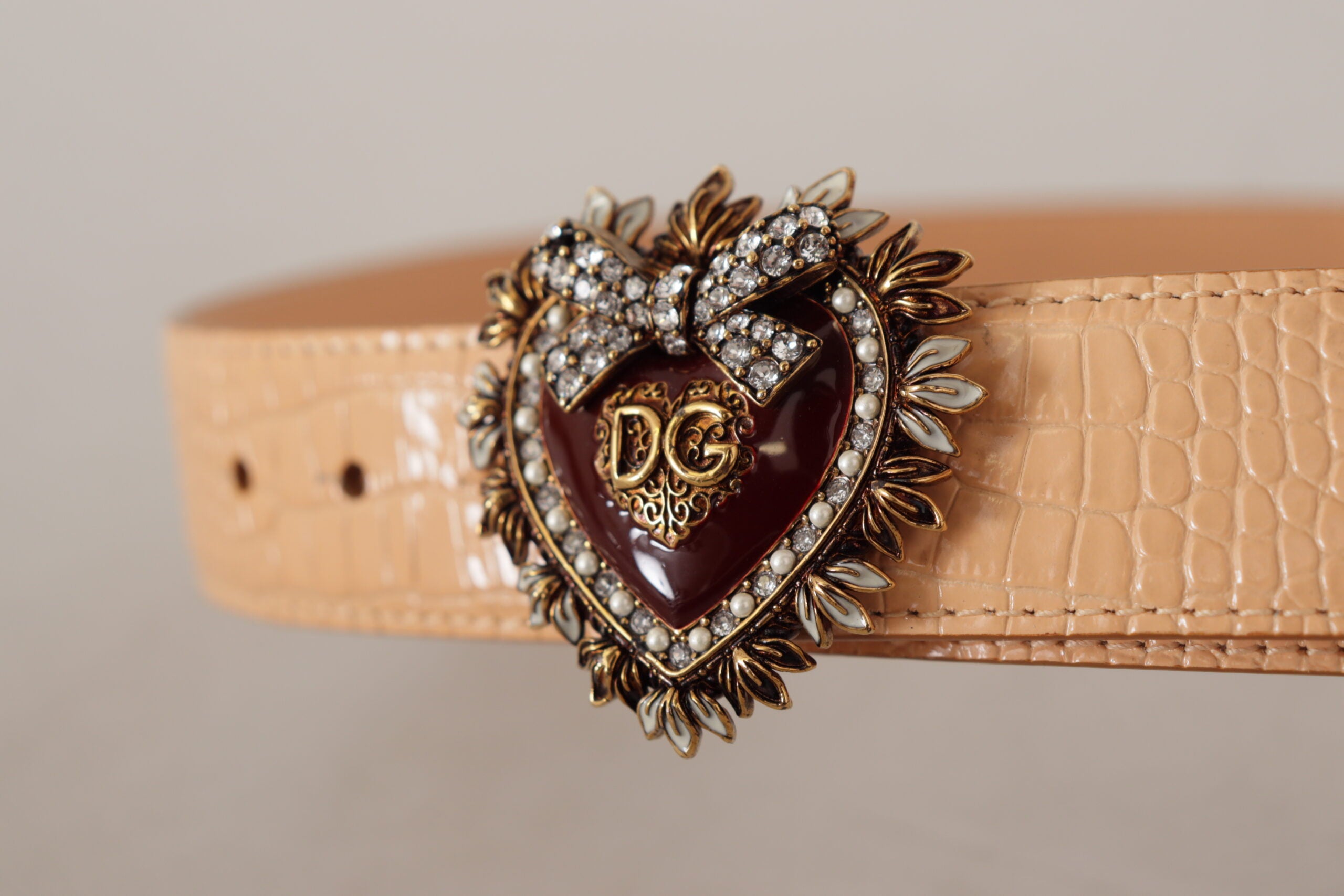 Dolce &amp; Gabbana Enchanting Nude Ceinture en cuir avec boucle gravée