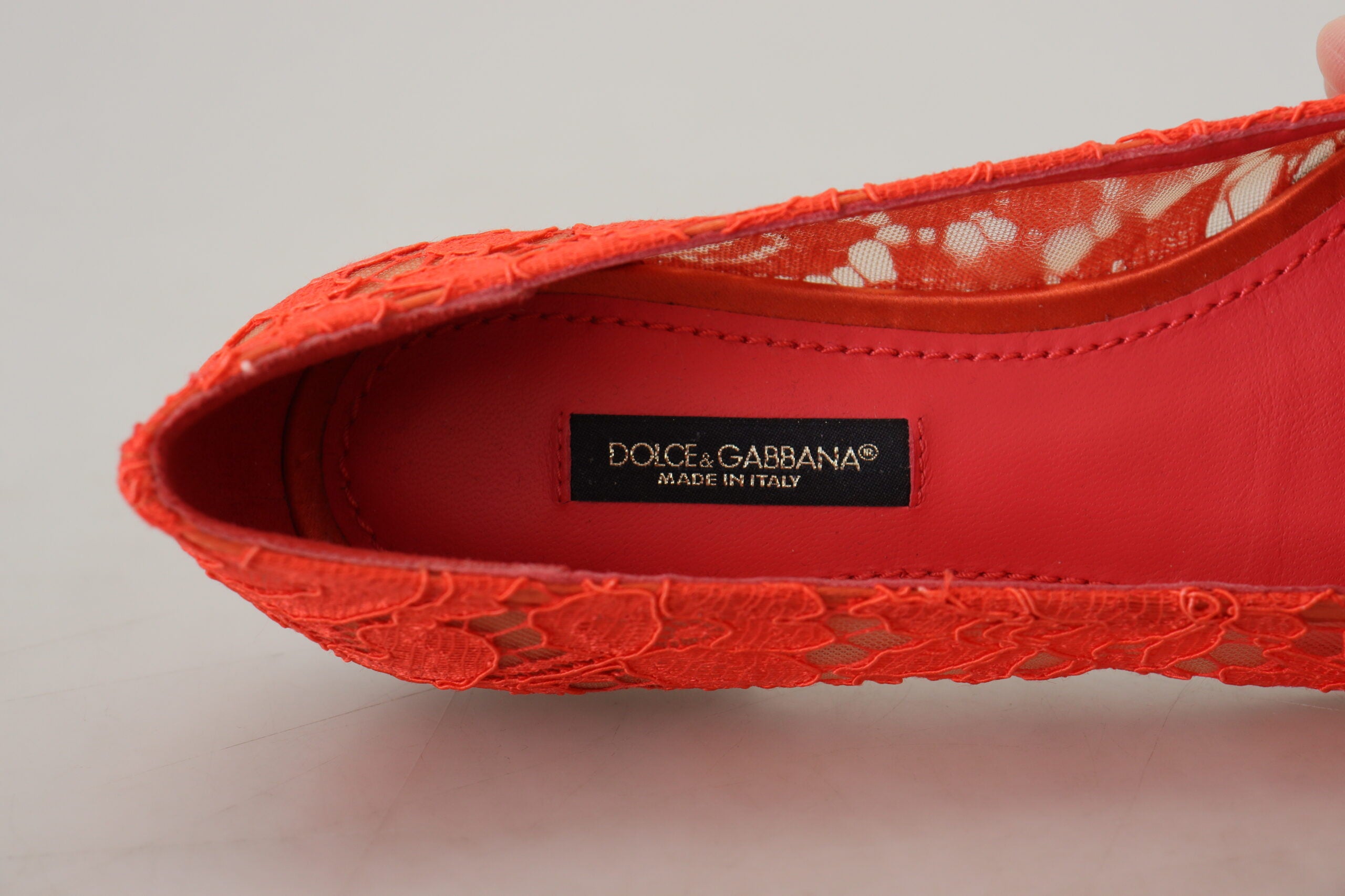 Dolce &amp; Gabbana Élégantes chaussures plates Vally en dentelle en rouge corail