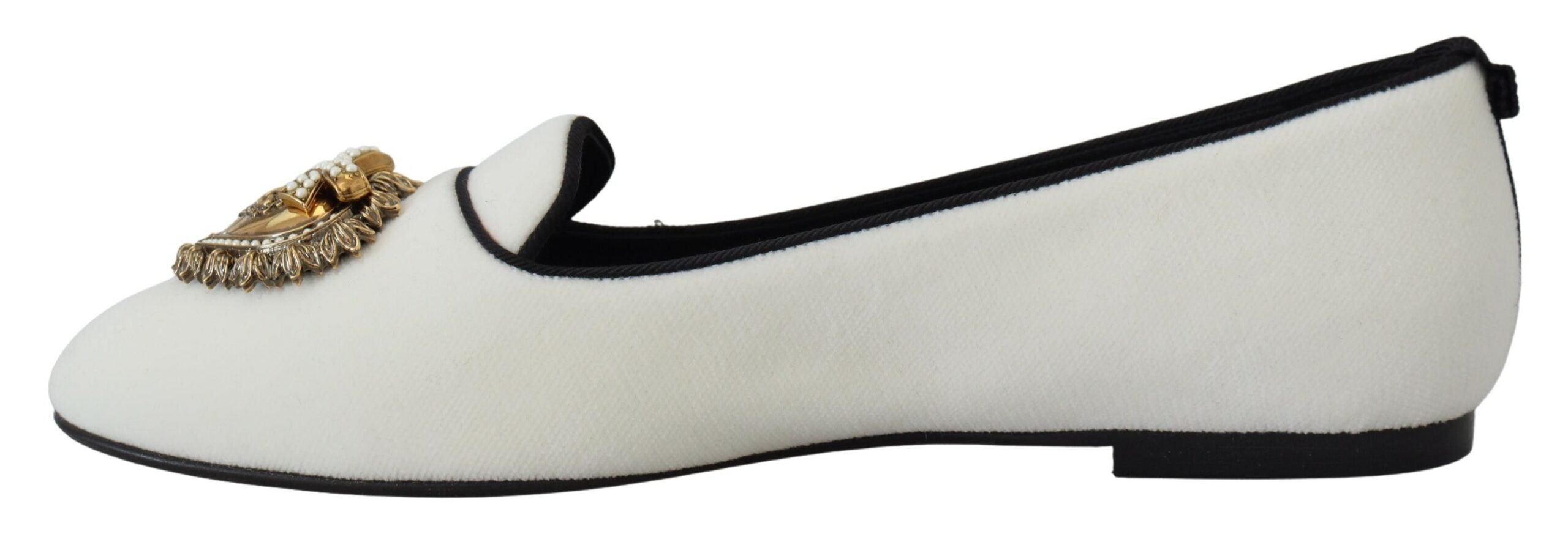 Dolce &amp; Gabbana Mocassins élégants en velours blanc avec détail cœur doré