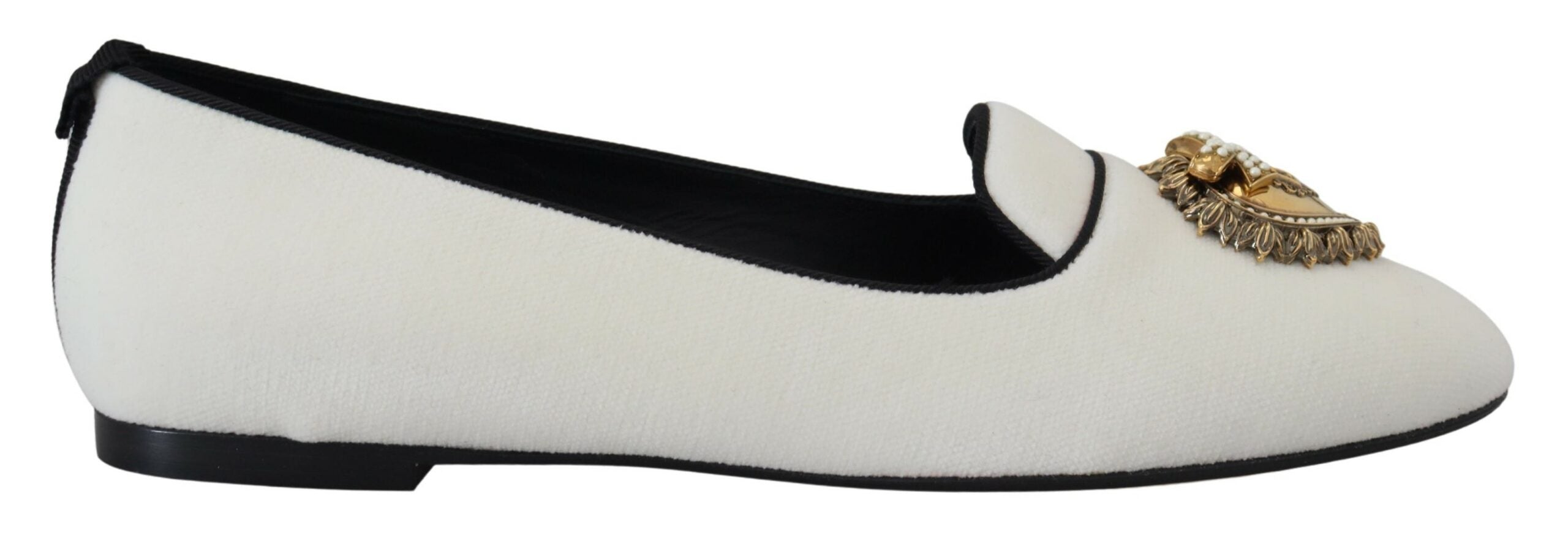 Dolce &amp; Gabbana Mocassins élégants en velours blanc avec détail cœur doré