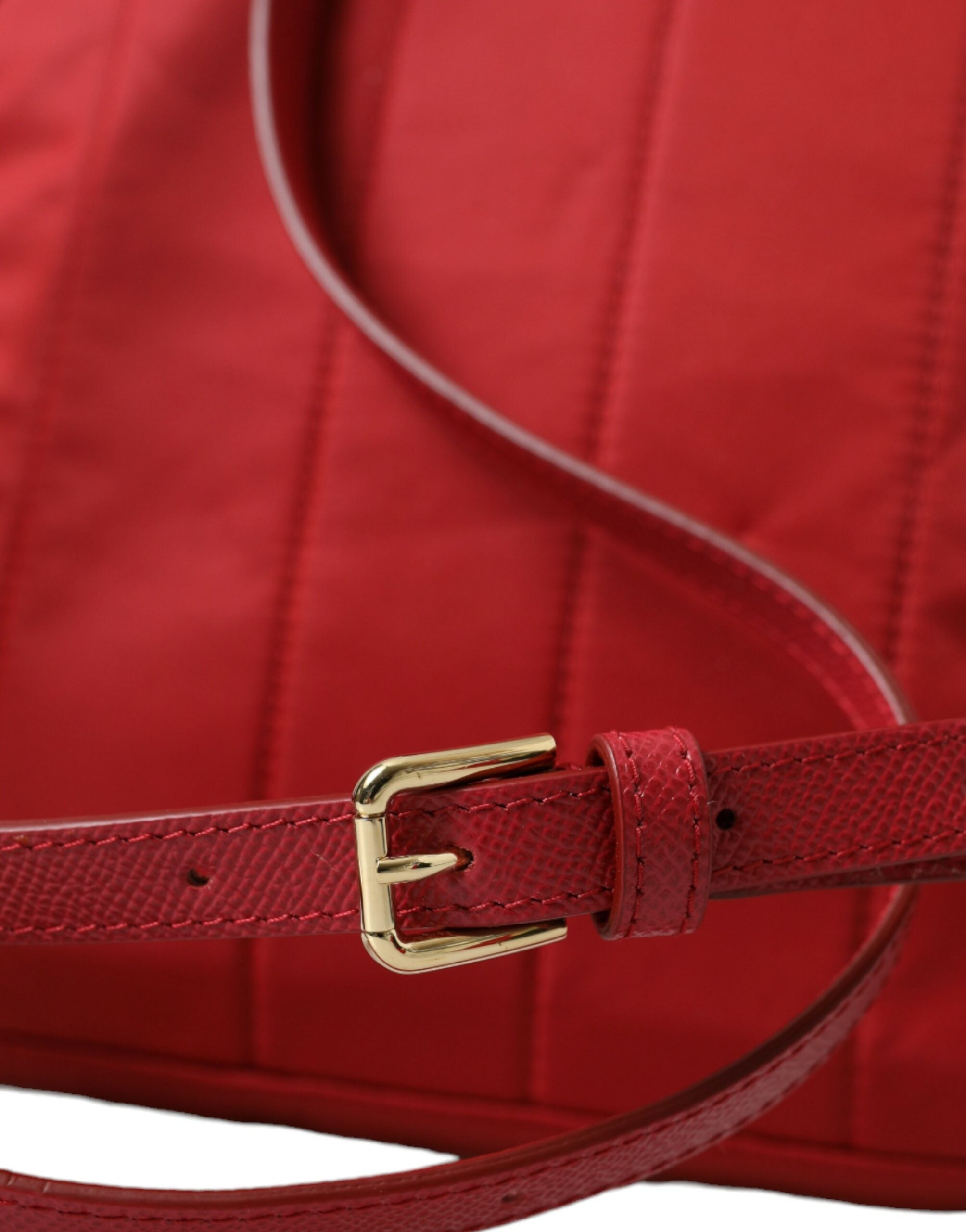 Dolce &amp; Gabbana Sac à dos rouge orné de détails dorés