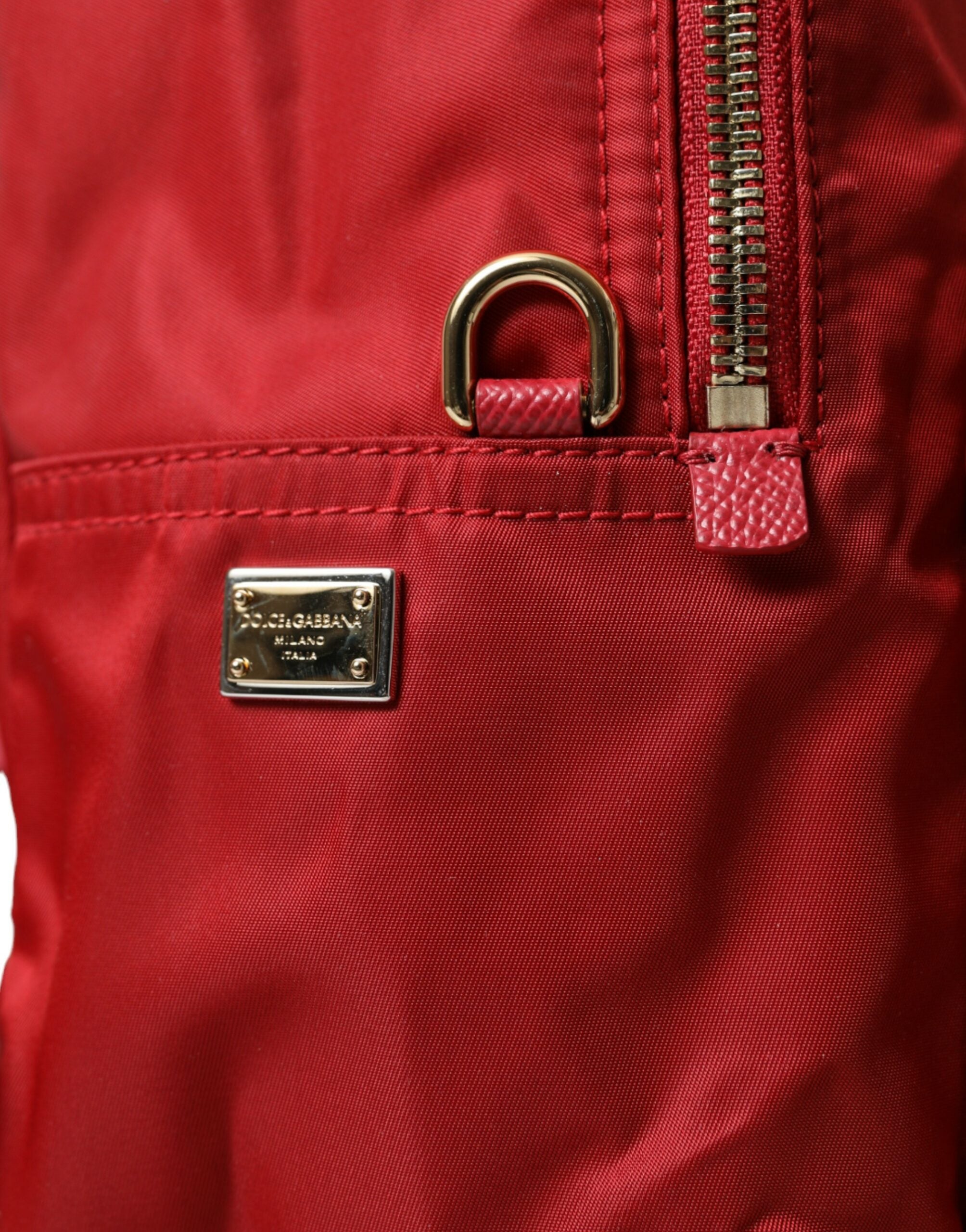 Dolce &amp; Gabbana Sac à dos rouge orné de détails dorés