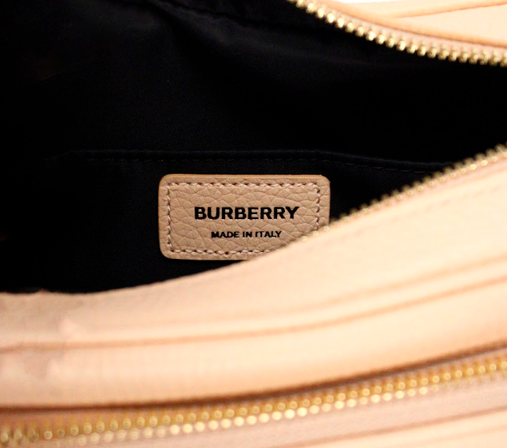 Burberry Petit sac à bandoulière en cuir granuleux rose pêche de marque