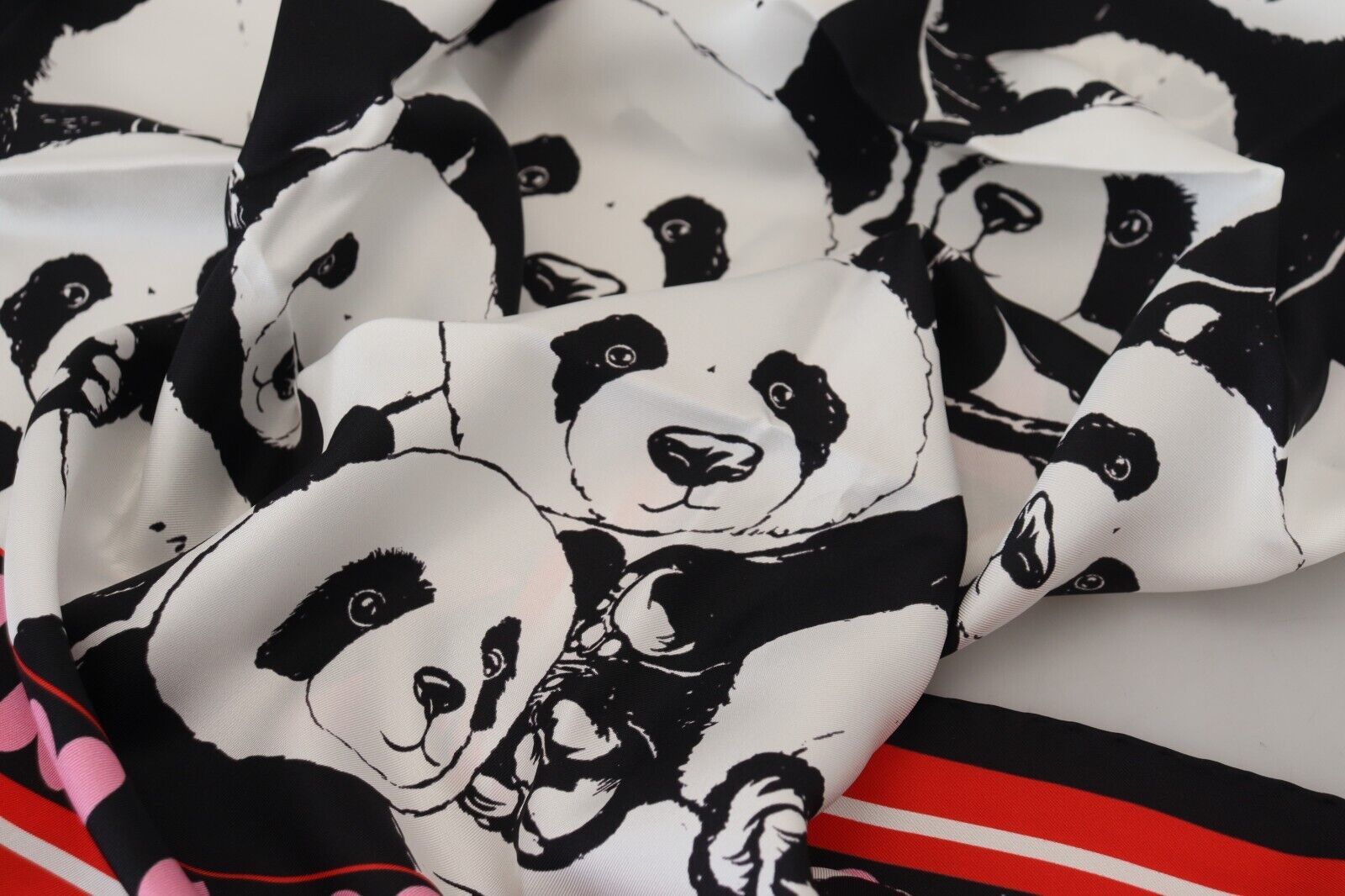 Dolce &amp; Gabbana Écharpe en soie à imprimé panda élégant