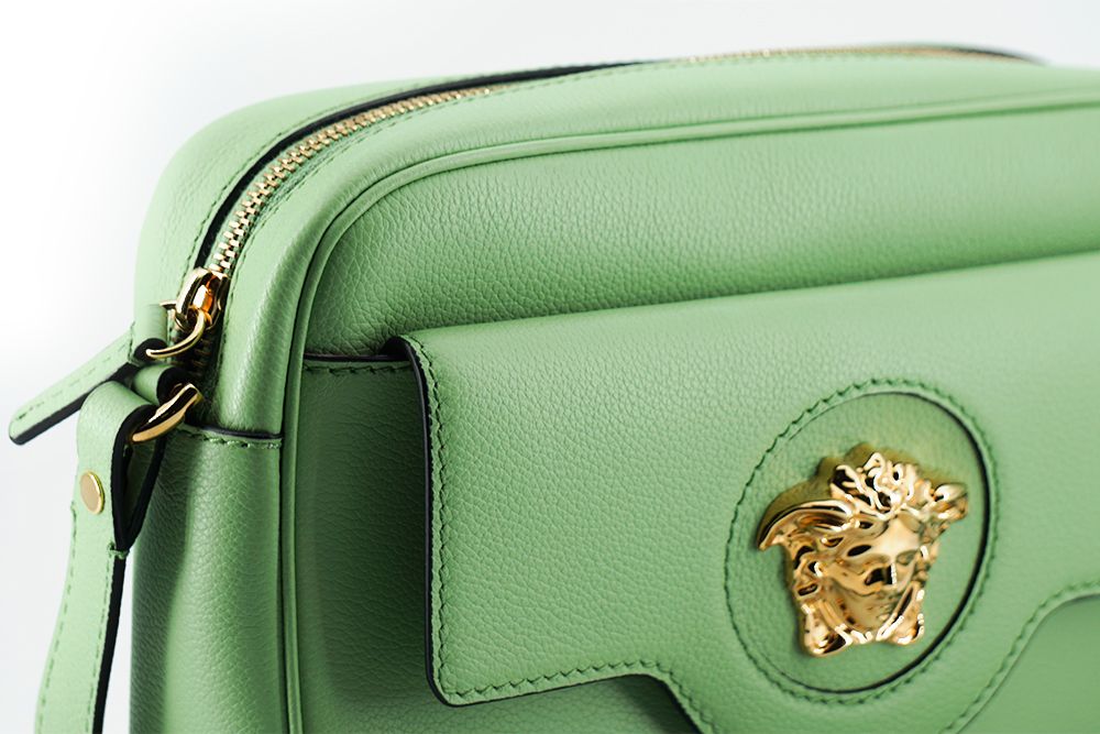 Versace élégant sac en cuir vert menthe pour appareil photo