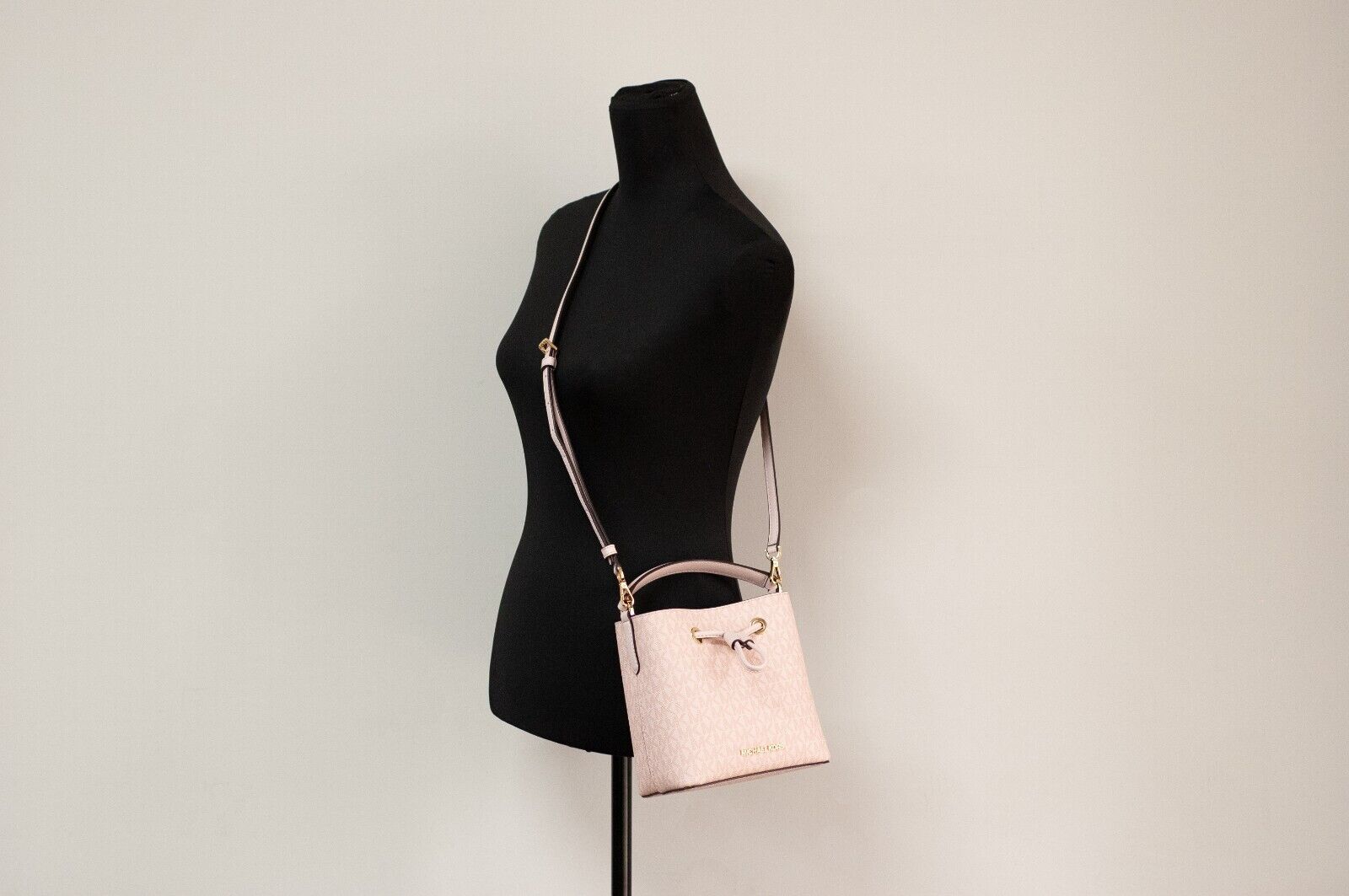 Michael Kors Suri Petit sac à main à bandoulière en PVC Signature Blush poudre foncé